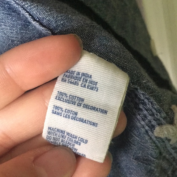 American Eagle Blue Button Down - Picture 4 of 4